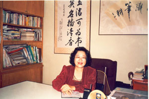 26 曾沛摄於家中